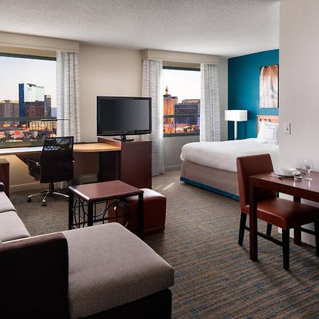 Residence Inn By Marriott Las Vegas Hughes Center Екстер'єр фото